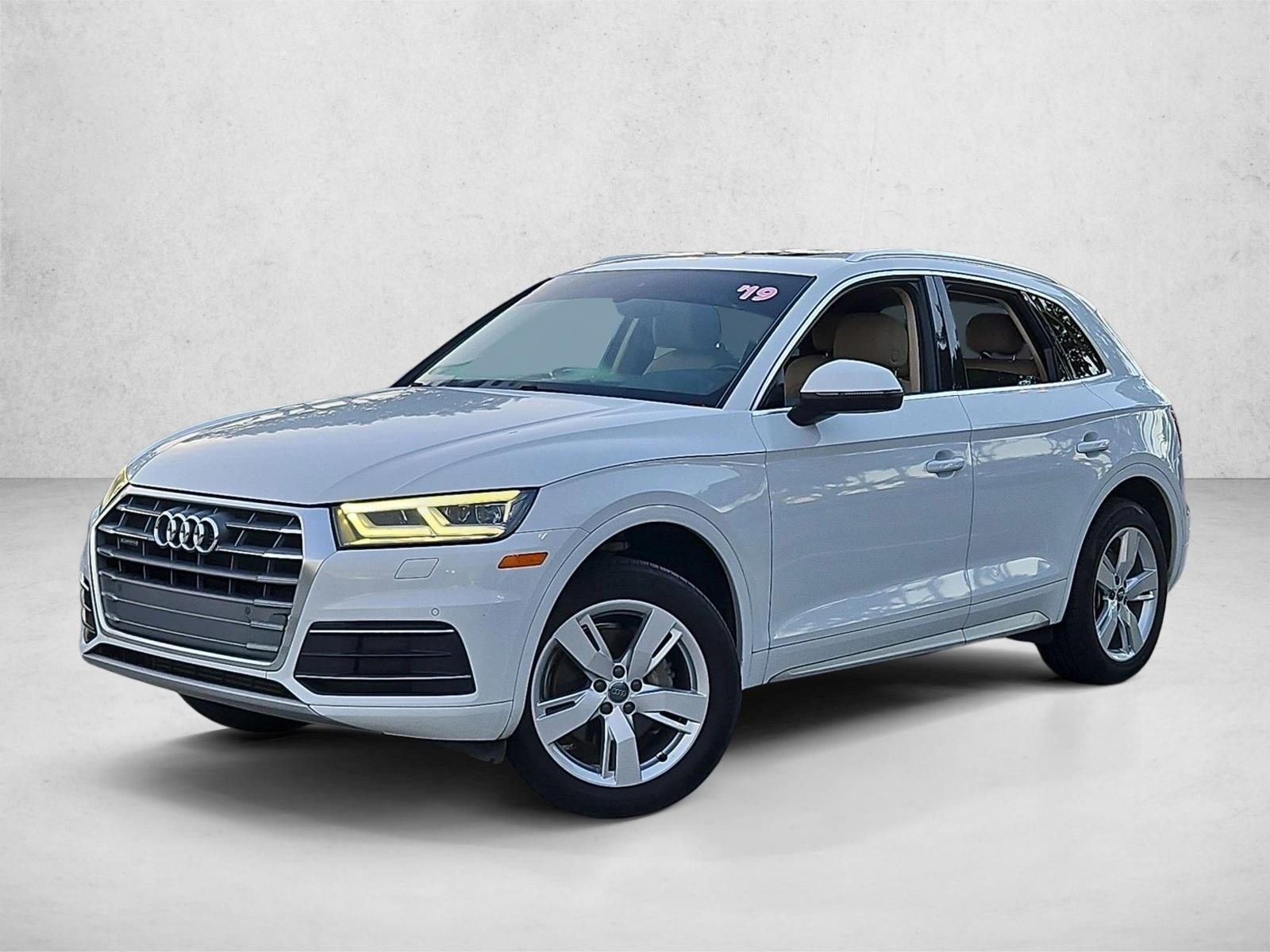 2019 Audi Q5 Premium Plus 45 TFSI quattro in Glacier White Metallic — front three-quarter view